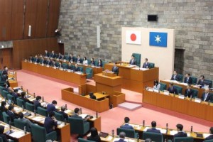 千葉県議会が開会し、熊谷知事が議案を説明した